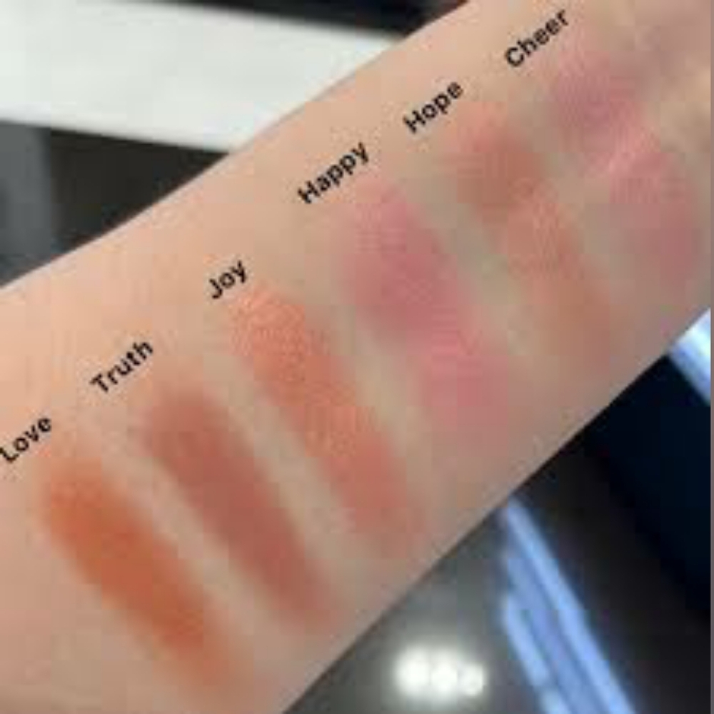 🍊Face Need🍊BNIB Rare Beauty Fullsize JOY Soft Pinch Luminous Powder Blush!$27R - Picture 4 of 16